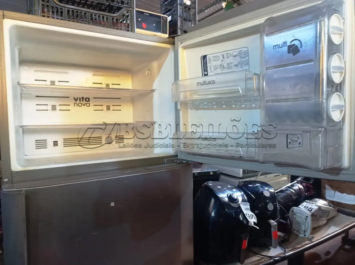 LOTE 170 - 01 GELADEIRA MABE COR CINZA 220V. (NO ESTADO) ATENÇÃO! FAZER A VISITAÇÃO ANTES DE ARREMATAR, NÃO SABEMOS SE FUNCIONA. LEILÃO NÃO TEM GARANTIA E NEM DEVOLUÇÃO, SUJEITO A POSSÍVEIS AVARIAS VISÍVEIS/OCULTAS E/OU AUSÊNCIA DE COMPONENTES.