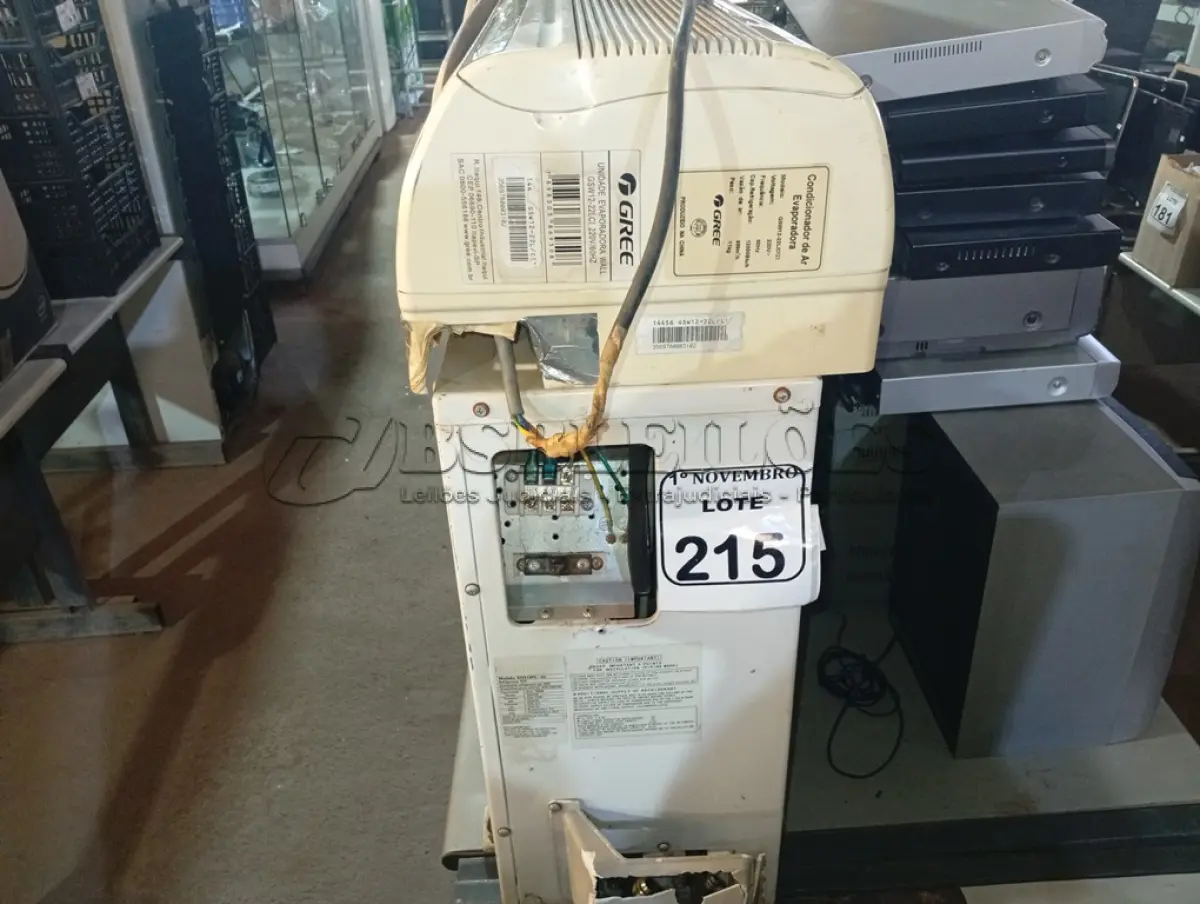 LOTE 215 - 01 CONDENSADORA MARCA KOMECO 12.000BTU E 01 EVAPORADORA DE TETO MARCA GREE. (NO ESTADO) ATENÇÃO! FAZER A VISITAÇÃO ANTES DE ARREMATAR, NÃO SABEMOS SE FUNCIONA. LEILÃO NÃO TEM GARANTIA E NEM DEVOLUÇÃO, SUJEITO A POSSÍVEIS AVARIAS VISÍVEIS/OCULTAS E/OU AUSÊNCIA DE COMPONENTES.