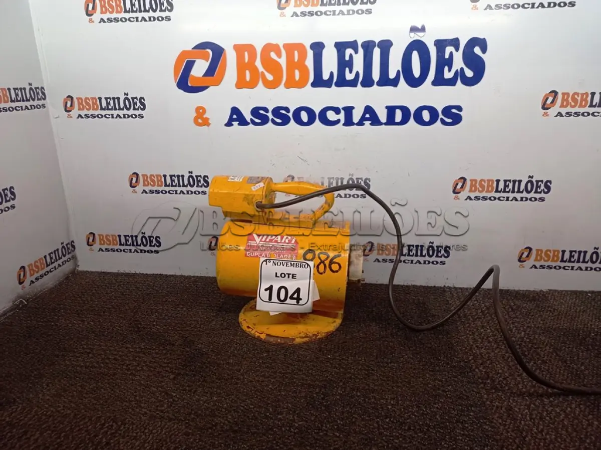 LOTE 104 - 01 MOTOR ELÉTRICO MARCA VIPART 220V C/AVARIAS. (NO ESTADO) ATENÇÃO! FAZER A VISITAÇÃO ANTES DE ARREMATAR, NÃO SABEMOS SE FUNCIONA. LEILÃO NÃO TEM GARANTIA E NEM DEVOLUÇÃO, SUJEITO A POSSÍVEIS AVARIAS VISÍVEIS/OCULTAS E/OU AUSÊNCIA DE COMPONENTES.