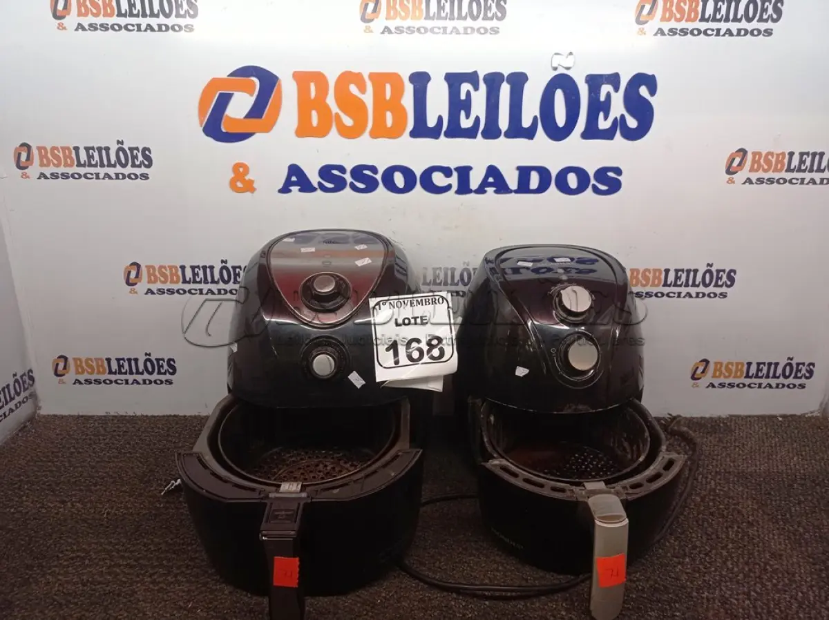 LOTE 168 - 02 AIR FRYES MARCAS PHILCO E MONDIAL. (NO ESTADO) ATENÇÃO! FAZER A VISITAÇÃO ANTES DE ARREMATAR, NÃO SABEMOS SE FUNCIONA. LEILÃO NÃO TEM GARANTIA E NEM DEVOLUÇÃO, SUJEITO A POSSÍVEIS AVARIAS VISÍVEIS/OCULTAS E/OU AUSÊNCIA DE COMPONENTES.