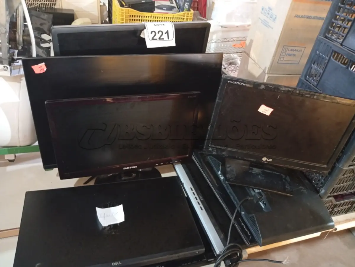 LOTE 221 - 09 MONITORES LCD MARCAS E MODELOS DIVERSOS P/RETIRADA DE PEÇAS. (NO ESTADO) ATENÇÃO! FAZER A VISITAÇÃO ANTES DE ARREMATAR, NÃO SABEMOS SE FUNCIONA. LEILÃO NÃO TEM GARANTIA E NEM DEVOLUÇÃO, SUJEITO A POSSÍVEIS AVARIAS VISÍVEIS/OCULTAS E/OU AUSÊNCIA DE COMPONENTES.