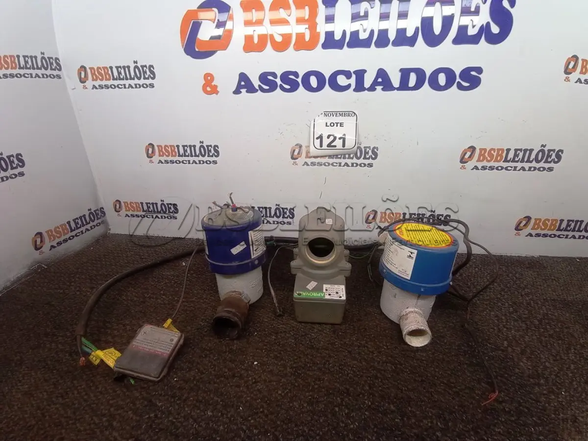 LOTE 121 - 03 AQUECEDORES PARA BANHEIRA. (NO ESTADO) ATENÇÃO! FAZER A VISITAÇÃO ANTES DE ARREMATAR, NÃO SABEMOS SE FUNCIONA. LEILÃO NÃO TEM GARANTIA E NEM DEVOLUÇÃO, SUJEITO A POSSÍVEIS AVARIAS VISÍVEIS/OCULTAS E/OU AUSÊNCIA DE COMPONENTES.