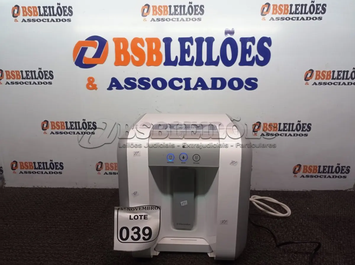 LOTE 039 - 01 PURIFICADOR DE ÁGUA MARCA ELECTROLUX 220V. (NO ESTADO) ATENÇÃO! FAZER A VISITAÇÃO ANTES DE ARREMATAR, NÃO SABEMOS SE FUNCIONA. LEILÃO NÃO TEM GARANTIA E NEM DEVOLUÇÃO, SUJEITO A POSSÍVEIS AVARIAS VISÍVEIS/OCULTAS E/OU AUSÊNCIA DE COMPONENTES.