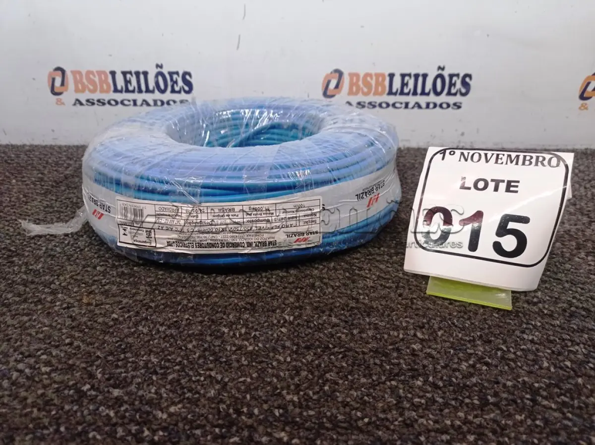 LOTE 015 - 01 ROLO DE FIO NA COR AZUL, MARCA STAR BRAZIL CABO FLEXÍVEL 45C/750V 1X10MM². (NO ESTADO) ATENÇÃO! FAZER A VISITAÇÃO ANTES DE ARREMATAR, NÃO SABEMOS SE FUNCIONA. LEILÃO NÃO TEM GARANTIA E NEM DEVOLUÇÃO, SUJEITO A POSSÍVEIS AVARIAS VISÍVEIS/OCULTAS E/OU AUSÊNCIA DE COMPONENTES.