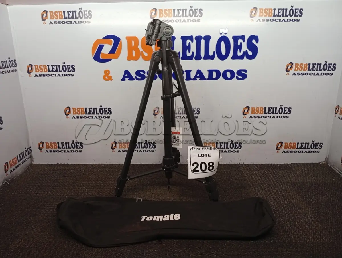 LOTE 208 - 01 TRIPÉ P/ CÂMERA MARCA TOMATE MTG-3016. (NO ESTADO) ATENÇÃO! FAZER A VISITAÇÃO ANTES DE ARREMATAR, NÃO SABEMOS SE FUNCIONA. LEILÃO NÃO TEM GARANTIA E NEM DEVOLUÇÃO, SUJEITO A POSSÍVEIS AVARIAS VISÍVEIS/OCULTAS E/OU AUSÊNCIA DE COMPONENTES.