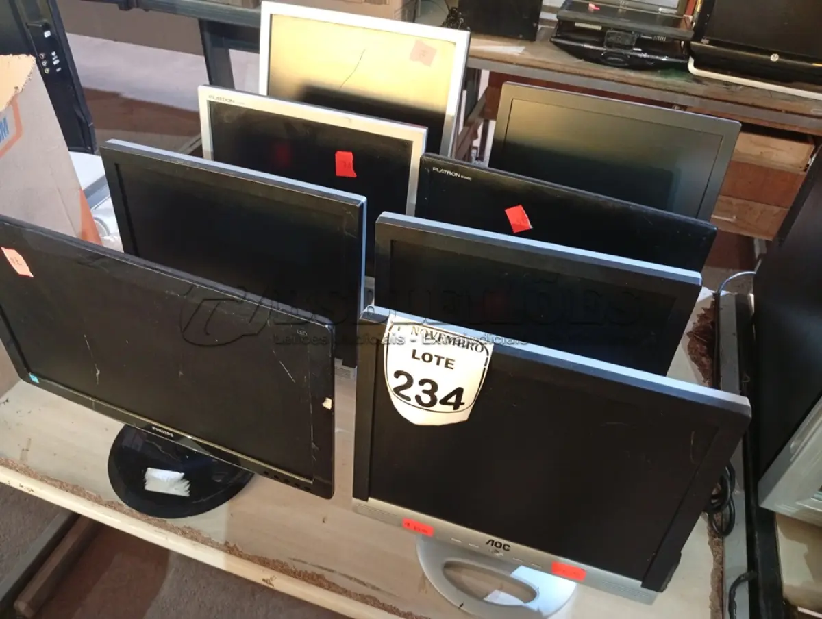 LOTE 234 - 08 MONITORES LCD MARCAS E MODELOS DIVERSOS P/RETIRADA DE PEÇAS. (NO ESTADO) ATENÇÃO! FAZER A VISITAÇÃO ANTES DE ARREMATAR, NÃO SABEMOS SE FUNCIONA. LEILÃO NÃO TEM GARANTIA E NEM DEVOLUÇÃO, SUJEITO A POSSÍVEIS AVARIAS VISÍVEIS/OCULTAS E/OU AUSÊNCIA DE COMPONENTES.