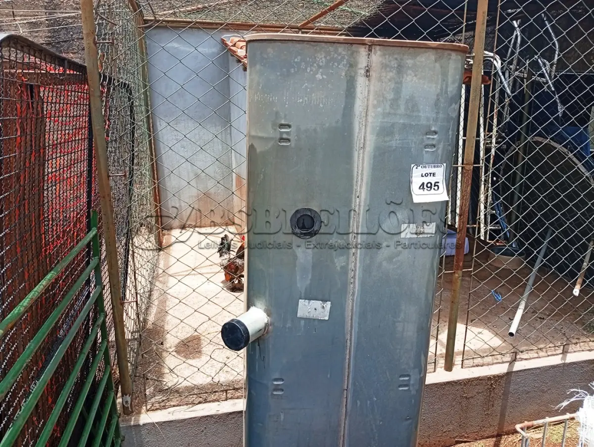 LOTE 495 - 01 TANQUE DE COMBUSTÍVEL DE FERRO. (NO ESTADO) ATENÇÃO! FAZER A VISITAÇÃO ANTES DE ARREMATAR, NÃO SABEMOS SE FUNCIONA. LEILÃO NÃO TEM GARANTIA E NEM DEVOLUÇÃO, SUJEITO A POSSÍVEIS AVARIAS VISÍVEIS/OCULTAS E/OU AUSÊNCIA DE COMPONENTES.