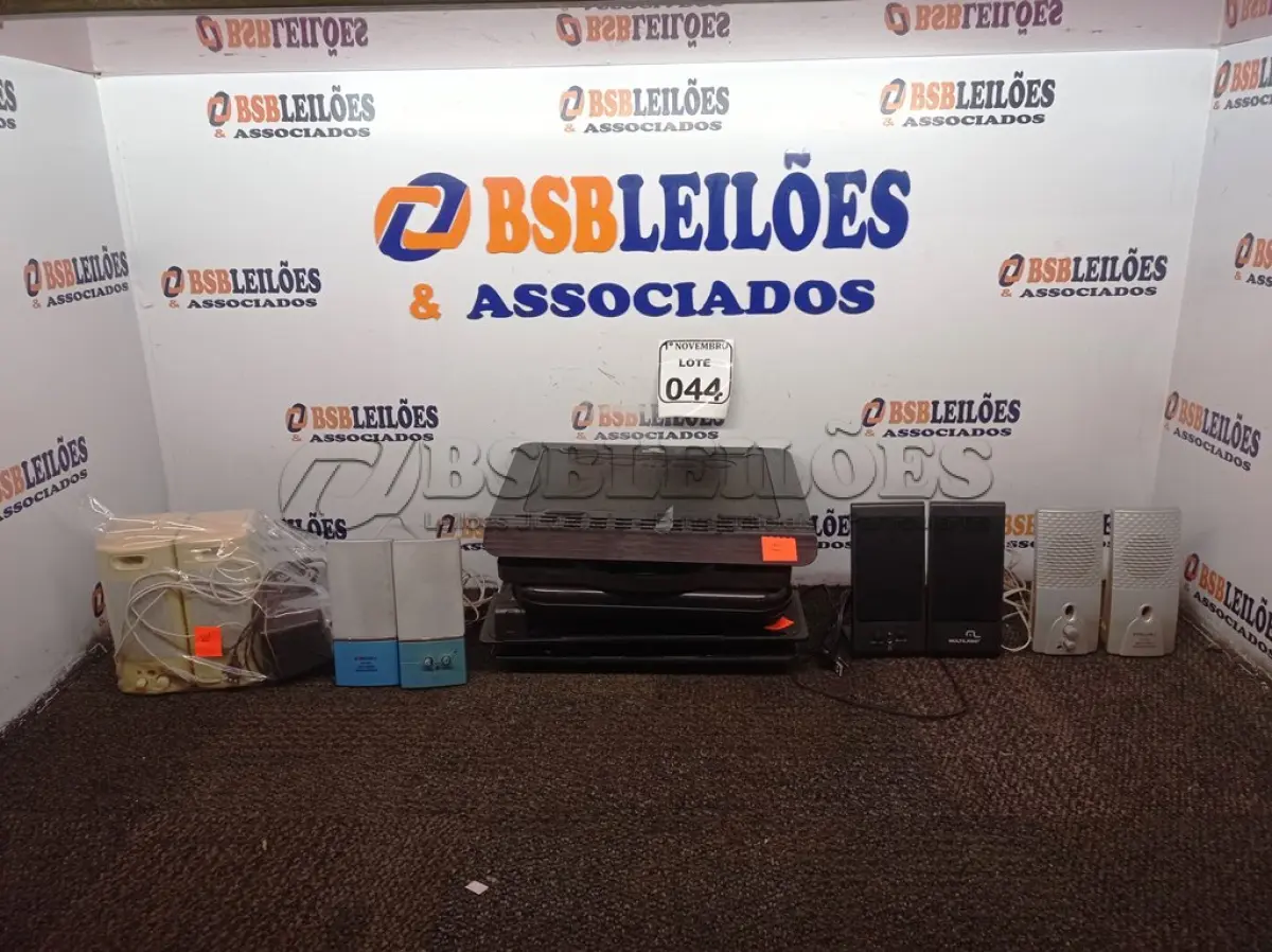 LOTE 044 - 01 LOTE C/ 06 COOLERS P/ NOTEBOOK E DIVERSAS CAIXINHAS P/PC MODELOS DIVERSOS. (NO ESTADO) ATENÇÃO! FAZER A VISITAÇÃO ANTES DE ARREMATAR, NÃO SABEMOS SE FUNCIONA. LEILÃO NÃO TEM GARANTIA E NEM DEVOLUÇÃO, SUJEITO A POSSÍVEIS AVARIAS VISÍVEIS/OCULTAS E/OU AUSÊNCIA DE COMPONENTES.