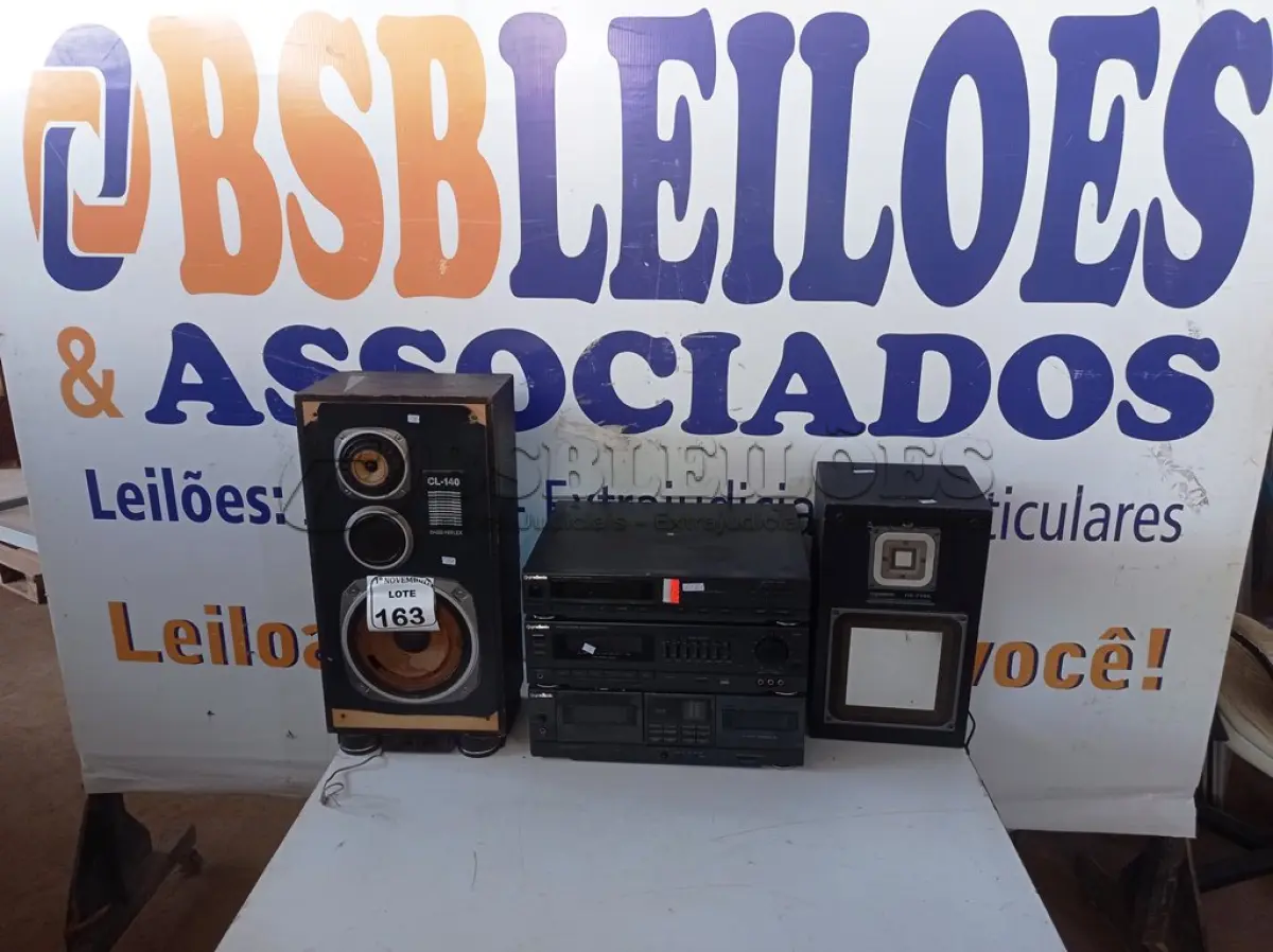 LOTE 163 - 01 APARELHO DE SOM TOCA-FITAS MARCA GRADIENTE. (NO ESTADO) ATENÇÃO! FAZER A VISITAÇÃO ANTES DE ARREMATAR, NÃO SABEMOS SE FUNCIONA. LEILÃO NÃO TEM GARANTIA E NEM DEVOLUÇÃO, SUJEITO A POSSÍVEIS AVARIAS VISÍVEIS/OCULTAS E/OU AUSÊNCIA DE COMPONENTES.
