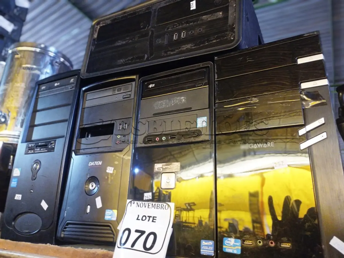 LOTE 070 - 05 CPU’S MARCAS E MODELOS DIVERSOS. (NO ESTADO) ATENÇÃO! FAZER A VISITAÇÃO ANTES DE ARREMATAR, NÃO SABEMOS SE FUNCIONA. LEILÃO NÃO TEM GARANTIA E NEM DEVOLUÇÃO, SUJEITO A POSSÍVEIS AVARIAS VISÍVEIS/OCULTAS E/OU AUSÊNCIA DE COMPONENTES.