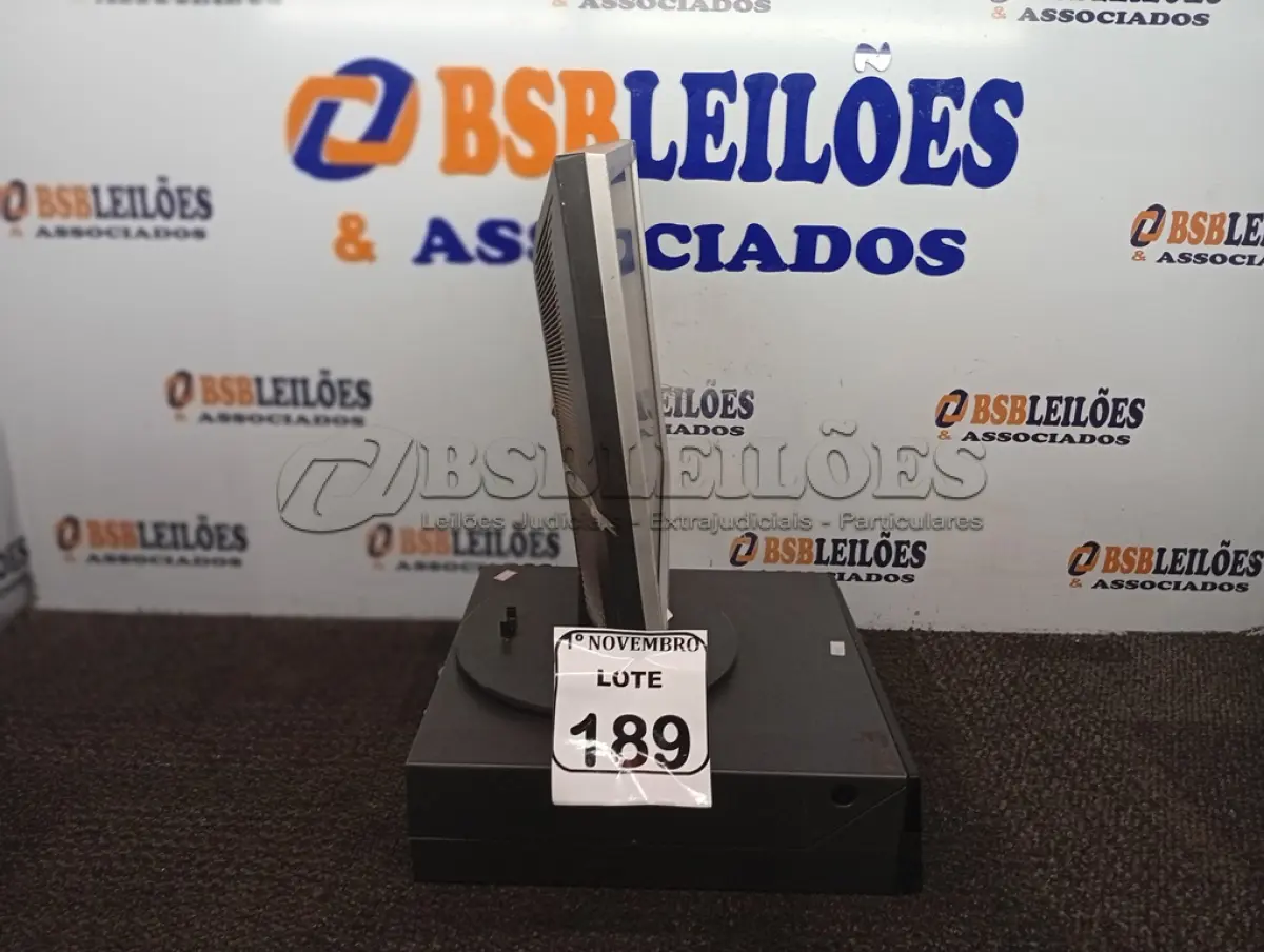 LOTE 189 - 01 CPU MARCA LENOVO E 01 MONITOR MARCA LG. (NO ESTADO) ATENÇÃO! FAZER A VISITAÇÃO ANTES DE ARREMATAR, NÃO SABEMOS SE FUNCIONA. LEILÃO NÃO TEM GARANTIA E NEM DEVOLUÇÃO, SUJEITO A POSSÍVEIS AVARIAS VISÍVEIS/OCULTAS E/OU AUSÊNCIA DE COMPONENTES.