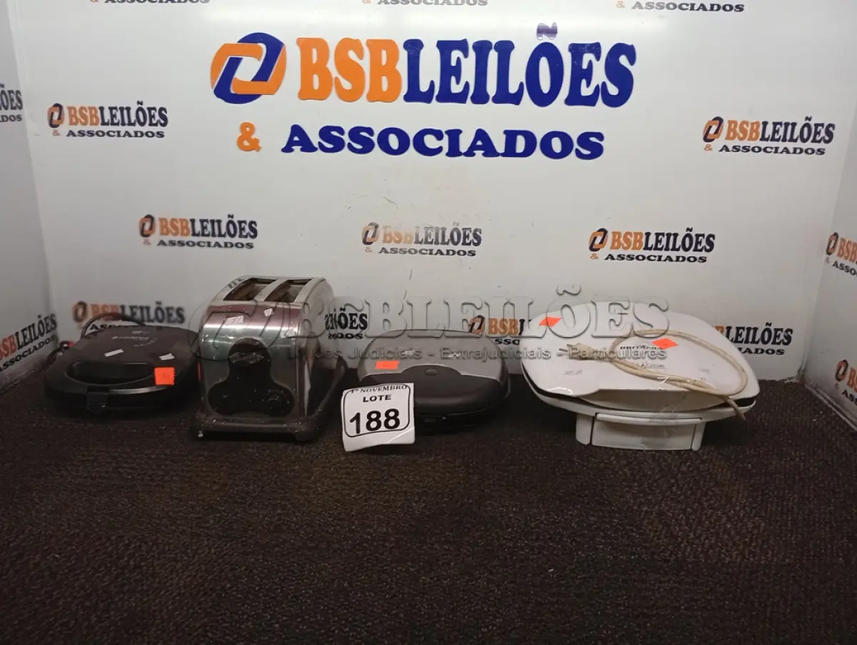 LOTE 188 - 01 TORRADEIRA EM INOX, 03 SANDUICHEIRAS E 01 BATEDEIRA. (NO ESTADO) ATENÇÃO! FAZER A VISITAÇÃO ANTES DE ARREMATAR, NÃO SABEMOS SE FUNCIONA. LEILÃO NÃO TEM GARANTIA E NEM DEVOLUÇÃO, SUJEITO A POSSÍVEIS AVARIAS VISÍVEIS/OCULTAS E/OU AUSÊNCIA DE COMPONENTES.