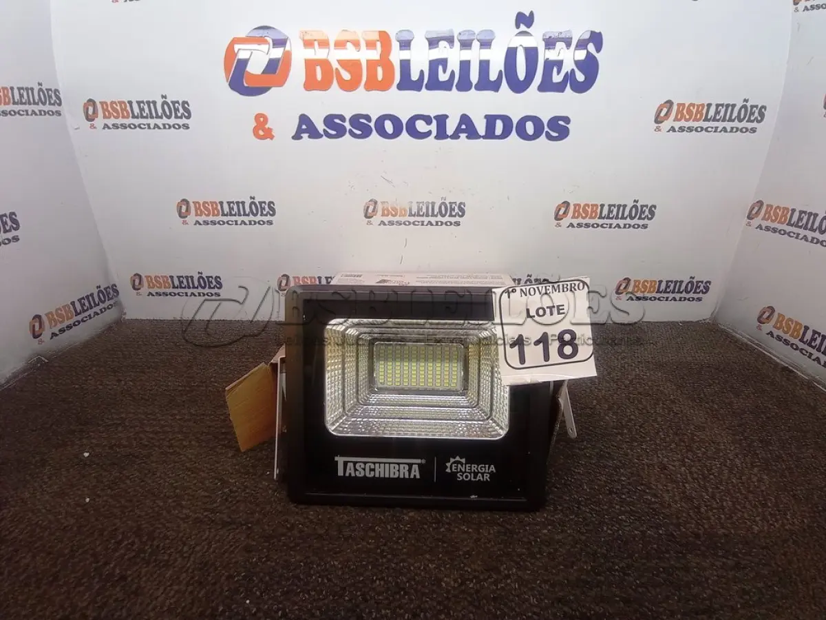 LOTE 118 - 01 REFLETOR LED SOLAR TR SUN 60W 6500K – TASCHIBRA NOVO . (NO ESTADO) ATENÇÃO! FAZER A VISITAÇÃO ANTES DE ARREMATAR, NÃO SABEMOS SE FUNCIONA. LEILÃO NÃO TEM GARANTIA E NEM DEVOLUÇÃO, SUJEITO A POSSÍVEIS AVARIAS VISÍVEIS/OCULTAS E/OU AUSÊNCIA DE COMPONENTES.