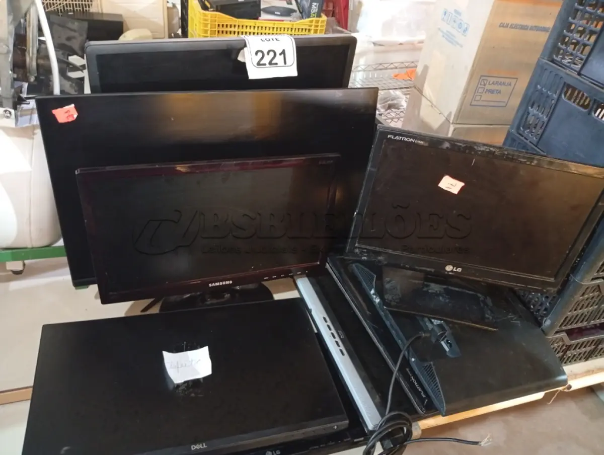 LOTE 221 - 09 MONITORES LCD MARCAS E MODELOS DIVERSOS P/RETIRADA DE PEÇAS. (NO ESTADO) ATENÇÃO! FAZER A VISITAÇÃO ANTES DE ARREMATAR, NÃO SABEMOS SE FUNCIONA. LEILÃO NÃO TEM GARANTIA E NEM DEVOLUÇÃO, SUJEITO A POSSÍVEIS AVARIAS VISÍVEIS/OCULTAS E/OU AUSÊNCIA DE COMPONENTES.