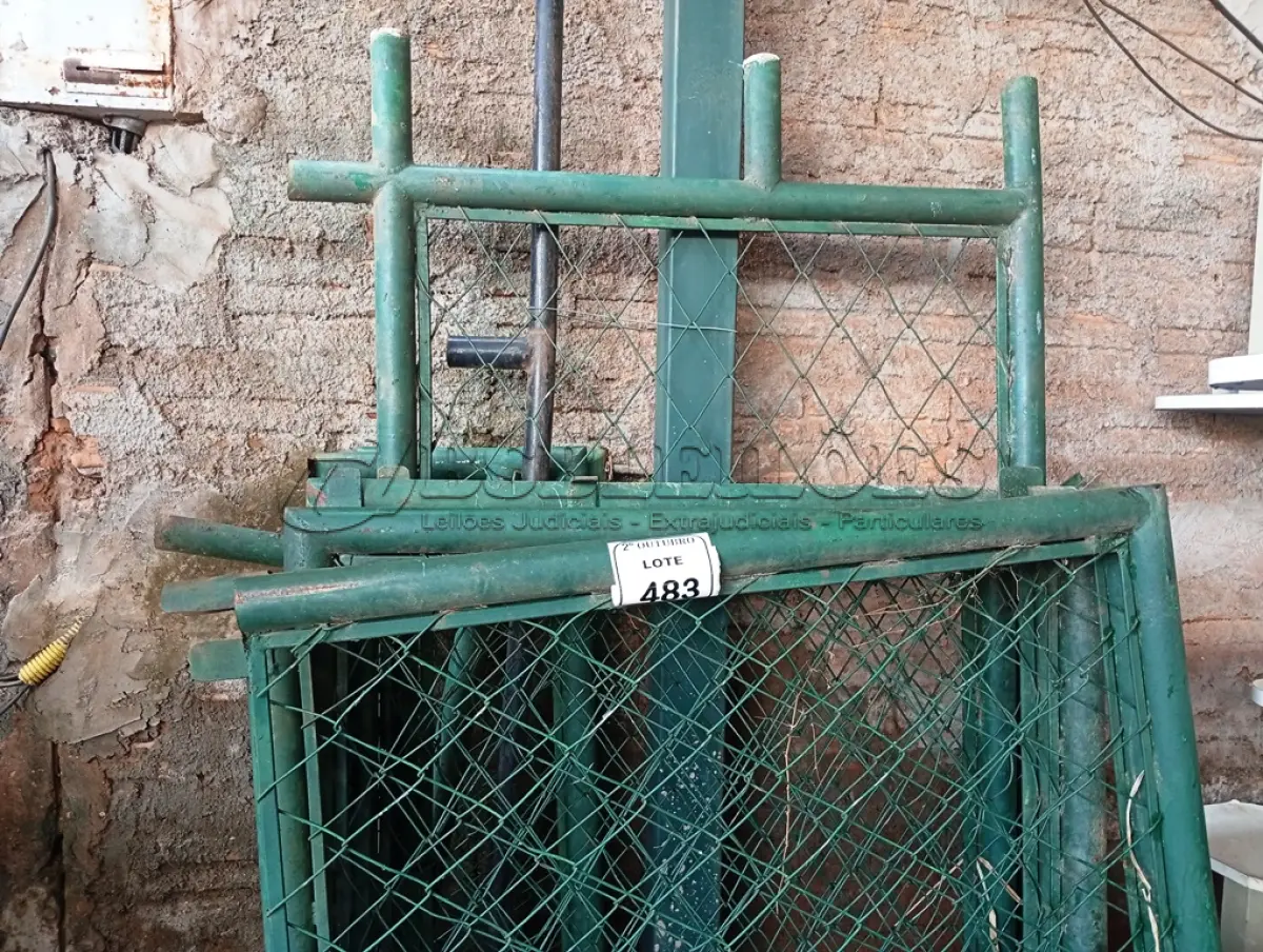 LOTE 483 - 01 LOTE C/VÁRIOS GRADES DE FERRO TAMANHOS DIVERSOS. (NO ESTADO) ATENÇÃO! FAZER A VISITAÇÃO ANTES DE ARREMATAR, NÃO SABEMOS SE FUNCIONA. LEILÃO NÃO TEM GARANTIA E NEM DEVOLUÇÃO, SUJEITO A POSSÍVEIS AVARIAS VISÍVEIS/OCULTAS E/OU AUSÊNCIA DE COMPONENTES.