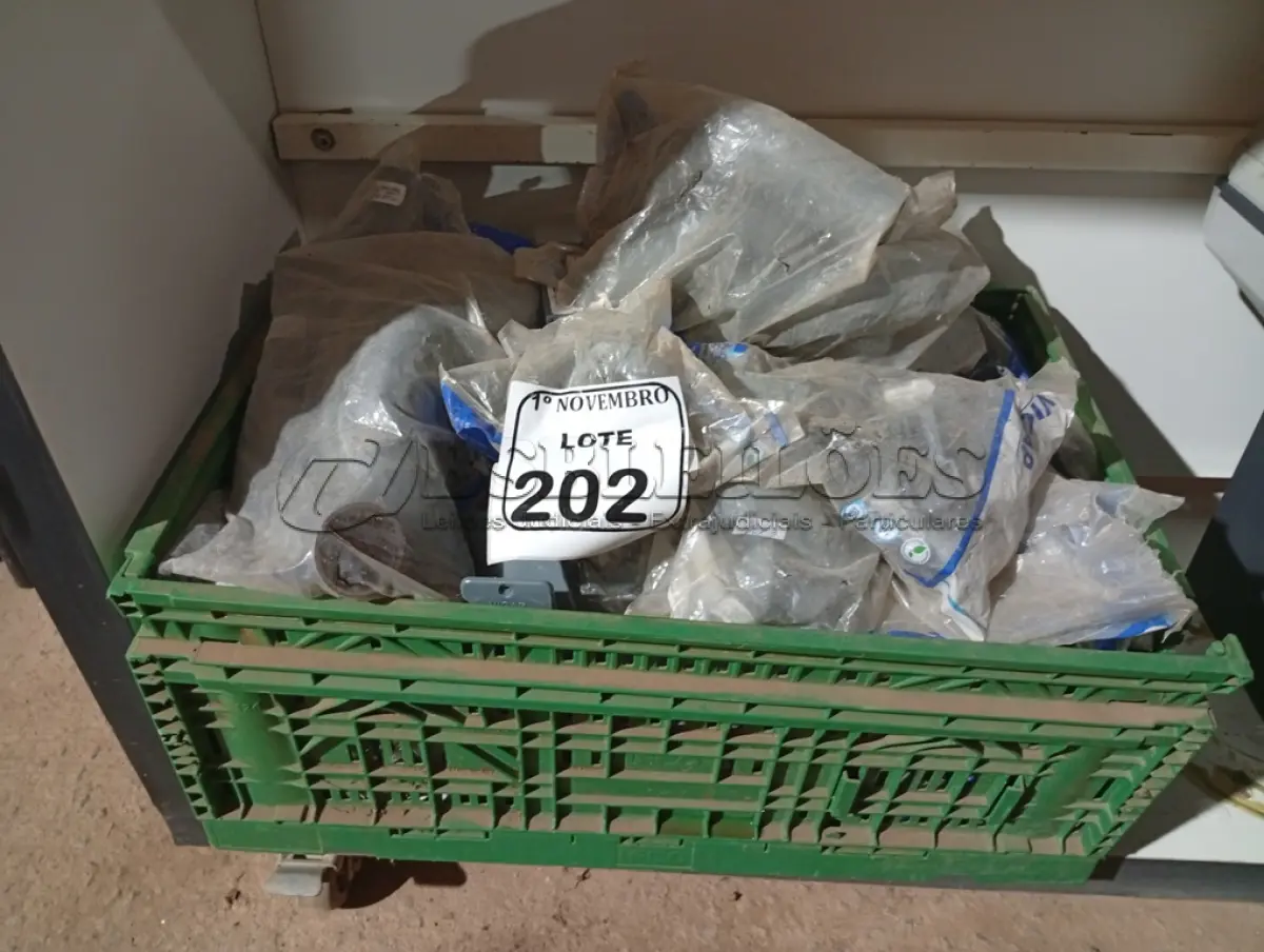 LOTE 202 - 01 LOTE C/GRANDE QUANTIDADE DE TUBULAÇÕES ELÉTRICAS MARCAS E MODELOS DIVERSOS. (NO ESTADO) ATENÇÃO! FAZER A VISITAÇÃO ANTES DE ARREMATAR, NÃO SABEMOS SE FUNCIONA. LEILÃO NÃO TEM GARANTIA E NEM DEVOLUÇÃO, SUJEITO A POSSÍVEIS AVARIAS VISÍVEIS/OCULTAS E/OU AUSÊNCIA DE COMPONENTES.