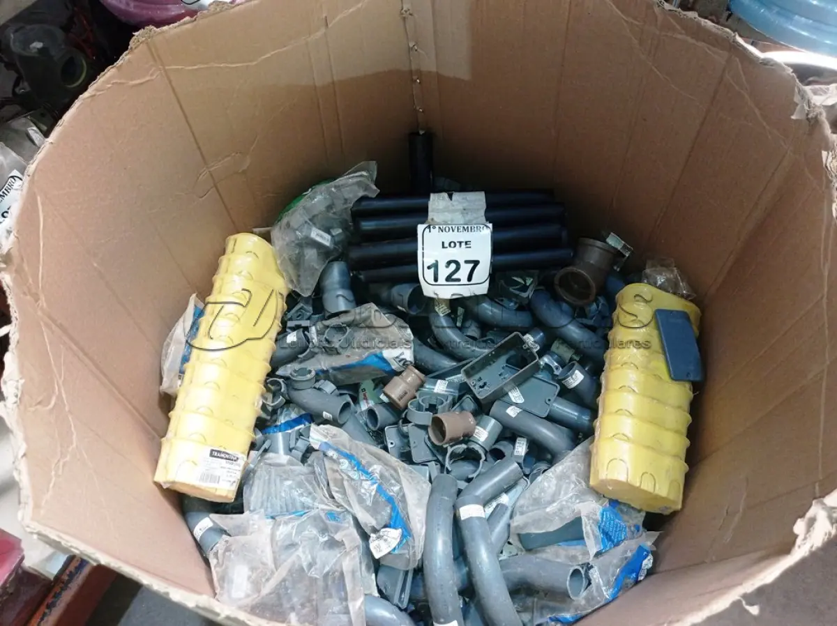 LOTE 127 - 01 LOTE C/GRANDE QUANTIDADE DE TUBULAÇÕES ELÉTRICAS MARCAS E MODELOS DIVERSOS. (NO ESTADO) ATENÇÃO! FAZER A VISITAÇÃO ANTES DE ARREMATAR, NÃO SABEMOS SE FUNCIONA. LEILÃO NÃO TEM GARANTIA E NEM DEVOLUÇÃO, SUJEITO A POSSÍVEIS AVARIAS VISÍVEIS/OCULTAS E/OU AUSÊNCIA DE COMPONENTES.