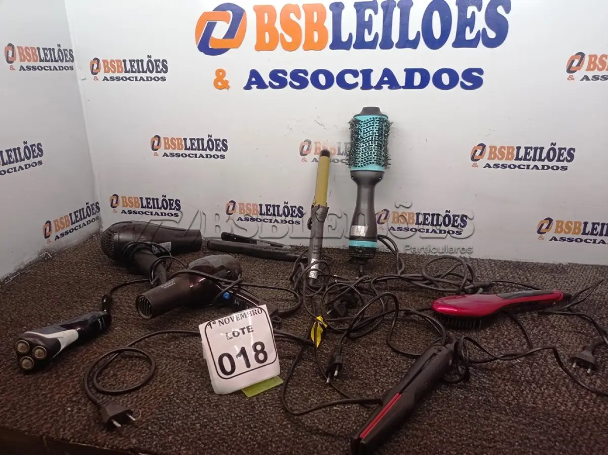 LOTE 018 - 01 LOTE COM 02 SECADORES DE CABELO, 01 ESCOVA ROTATÓRIA, 01 ESCOVA SECADORA, 02 CHAPINHAS E DIVERSOS COM AVARIAS. (NO ESTADO) ATENÇÃO! FAZER A VISITAÇÃO ANTES DE ARREMATAR, NÃO SABEMOS SE FUNCIONA. LEILÃO NÃO TEM GARANTIA E NEM DEVOLUÇÃO, SUJEITO A POSSÍVEIS AVARIAS VISÍVEIS/OCULTAS E/OU AUSÊNCIA DE COMPONENTES.
