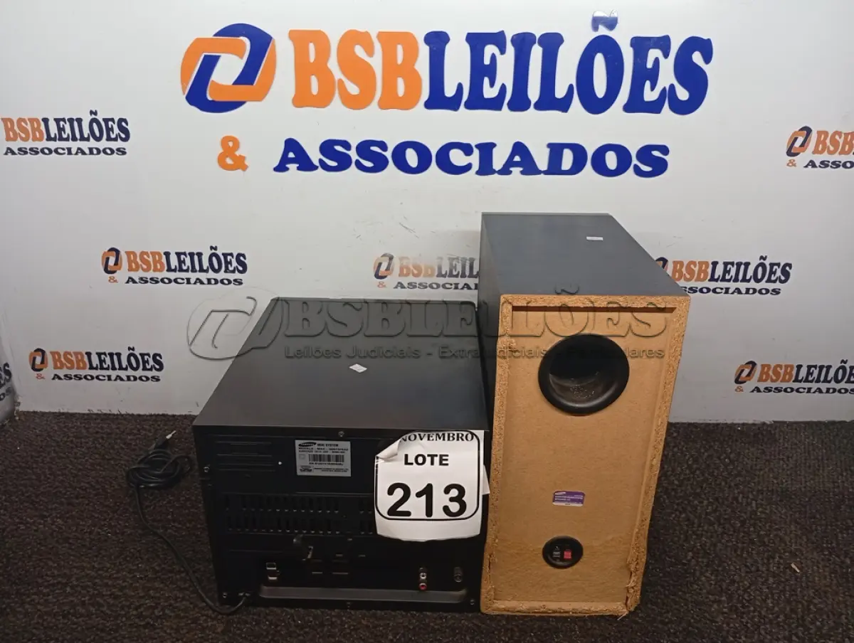 LOTE 213 - 01 APARELHO DE SOM TOCA CD’S MARCA SAMSUNG 220V COM 01 CAIXA DE SOM. (NO ESTADO) ATENÇÃO! FAZER A VISITAÇÃO ANTES DE ARREMATAR, NÃO SABEMOS SE FUNCIONA. LEILÃO NÃO TEM GARANTIA E NEM DEVOLUÇÃO, SUJEITO A POSSÍVEIS AVARIAS VISÍVEIS/OCULTAS E/OU AUSÊNCIA DE COMPONENTES.