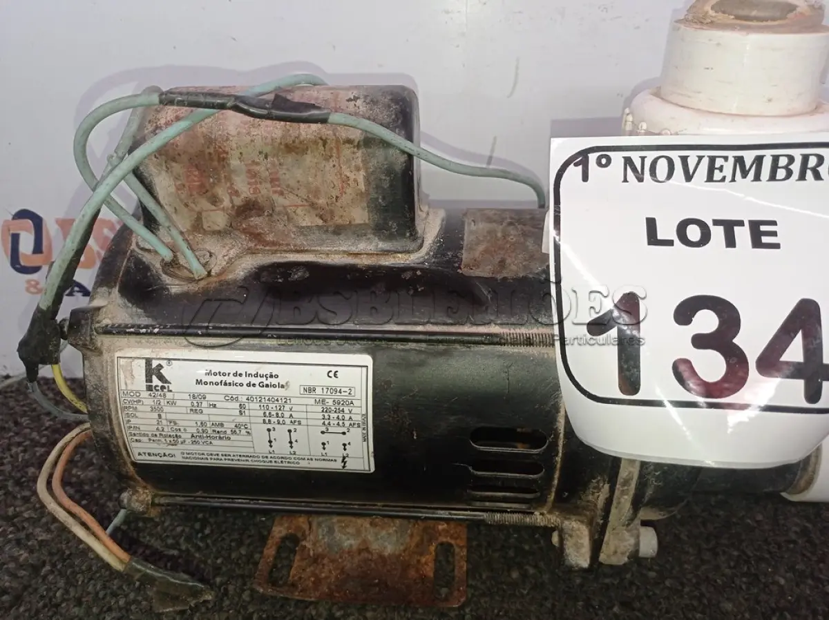 LOTE 134 - 01 MOTOR DE INDUÇÃO MONOFÁSICO DE GAIOLA. (NO ESTADO) ATENÇÃO! FAZER A VISITAÇÃO ANTES DE ARREMATAR, NÃO SABEMOS SE FUNCIONA. LEILÃO NÃO TEM GARANTIA E NEM DEVOLUÇÃO, SUJEITO A POSSÍVEIS AVARIAS VISÍVEIS/OCULTAS E/OU AUSÊNCIA DE COMPONENTES.