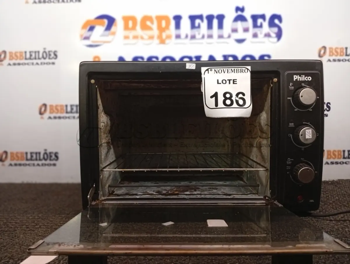 LOTE 186 - 01 FORNO ELÉTRICO MARCA PHILCO. (NO ESTADO) ATENÇÃO! FAZER A VISITAÇÃO ANTES DE ARREMATAR, NÃO SABEMOS SE FUNCIONA. LEILÃO NÃO TEM GARANTIA E NEM DEVOLUÇÃO, SUJEITO A POSSÍVEIS AVARIAS VISÍVEIS/OCULTAS E/OU AUSÊNCIA DE COMPONENTES.