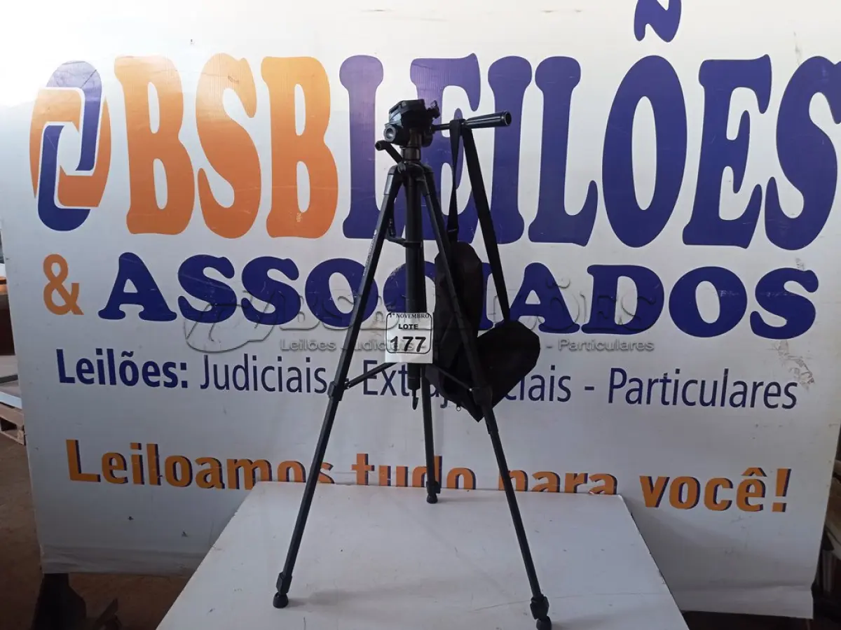 LOTE 177 - 01 TRIPÉ P/ CÂMERA MARCA TOMATE MTG-3016. (NO ESTADO) ATENÇÃO! FAZER A VISITAÇÃO ANTES DE ARREMATAR, NÃO SABEMOS SE FUNCIONA. LEILÃO NÃO TEM GARANTIA E NEM DEVOLUÇÃO, SUJEITO A POSSÍVEIS AVARIAS VISÍVEIS/OCULTAS E/OU AUSÊNCIA DE COMPONENTES.