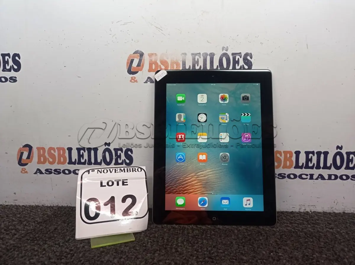 LOTE 012 - 01 IPAD SEM CARREGADOR DE 64GB. (NO ESTADO) ATENÇÃO! FAZER A VISITAÇÃO ANTES DE ARREMATAR, NÃO SABEMOS SE FUNCIONA. LEILÃO NÃO TEM GARANTIA E NEM DEVOLUÇÃO, SUJEITO A POSSÍVEIS AVARIAS VISÍVEIS/OCULTAS E/OU AUSÊNCIA DE COMPONENTES.