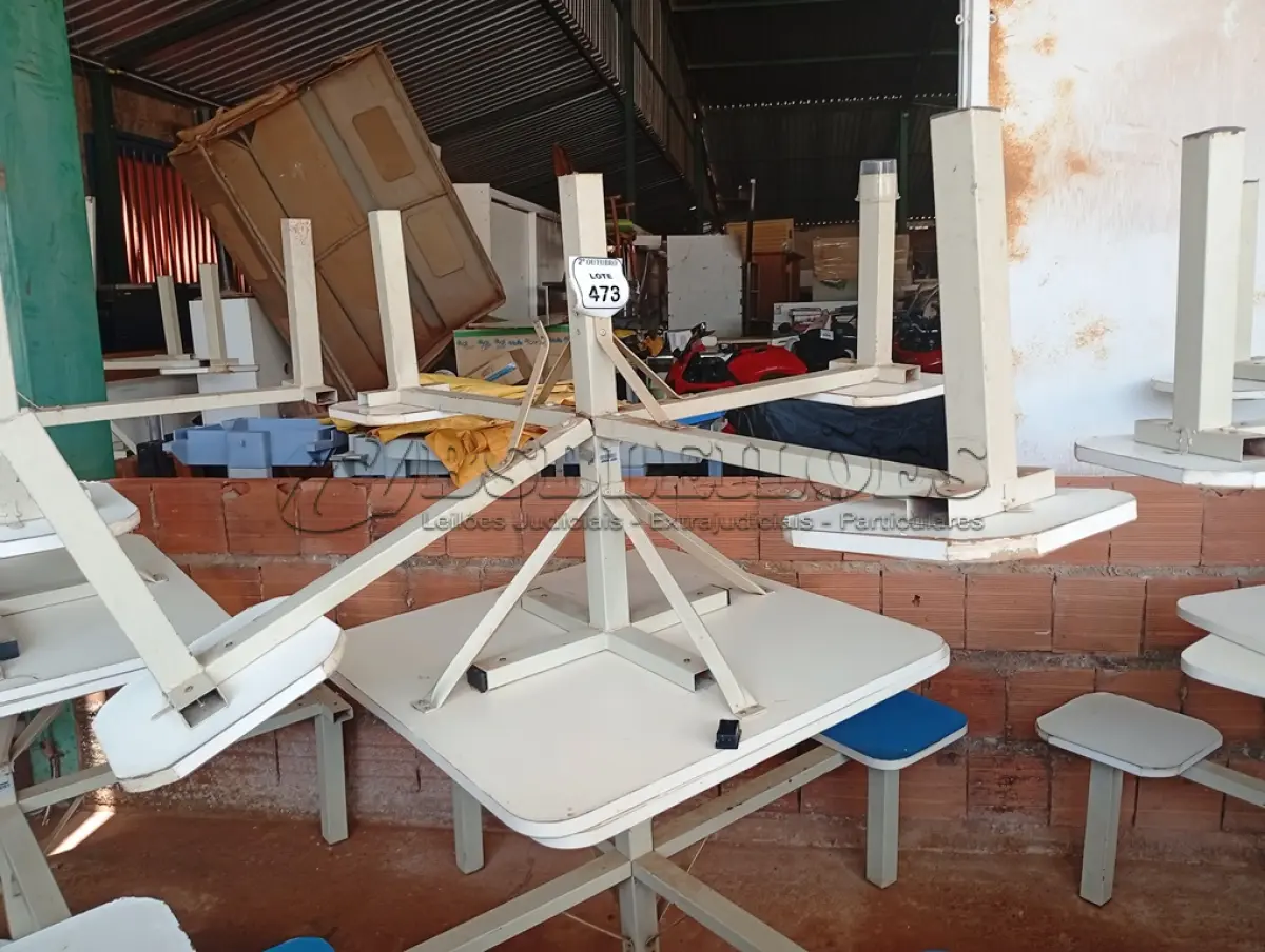 LOTE 473 - 02 MESAS P/REFEITÓRIO NA COR BRANCO, TAMPO EM MADEIRA COM 04 ASSENTOS CADA. (NO ESTADO) ATENÇÃO! FAZER A VISITAÇÃO ANTES DE ARREMATAR, NÃO SABEMOS SE FUNCIONA. LEILÃO NÃO TEM GARANTIA E NEM DEVOLUÇÃO, SUJEITO A POSSÍVEIS AVARIAS VISÍVEIS/OCULTAS E/OU AUSÊNCIA DE COMPONENTES.
