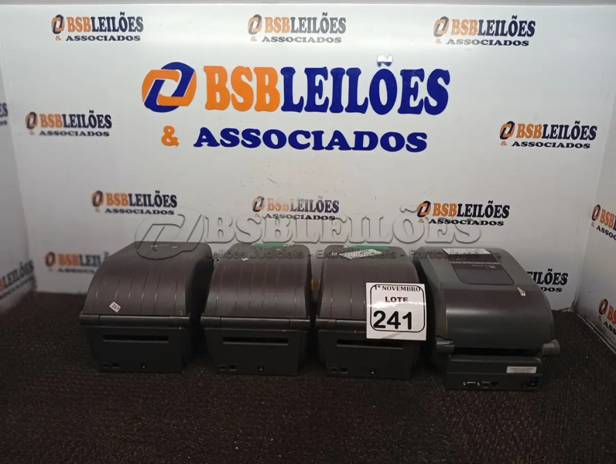 LOTE 241 - 05 IMPRESSORAS DE ETIQUETAS MARCA ZEBRA. (NO ESTADO) ATENÇÃO! FAZER A VISITAÇÃO ANTES DE ARREMATAR, NÃO SABEMOS SE FUNCIONA. LEILÃO NÃO TEM GARANTIA E NEM DEVOLUÇÃO, SUJEITO A POSSÍVEIS AVARIAS VISÍVEIS/OCULTAS E/OU AUSÊNCIA DE COMPONENTES.