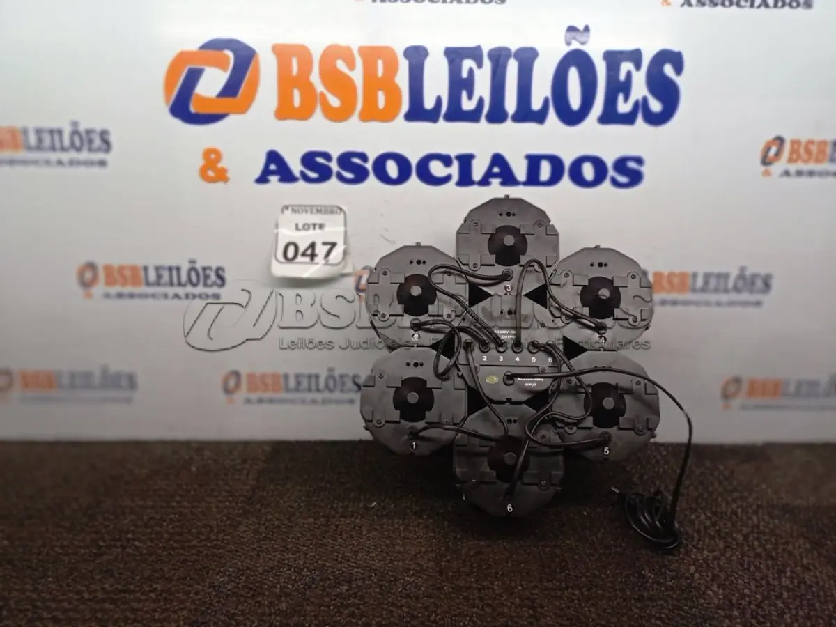 LOTE 047 - 01 JOGO DE LUZ LED COLORIDAS, MARCA QIAOHUA. (NO ESTADO) ATENÇÃO! FAZER A VISITAÇÃO ANTES DE ARREMATAR, NÃO SABEMOS SE FUNCIONA. LEILÃO NÃO TEM GARANTIA E NEM DEVOLUÇÃO, SUJEITO A POSSÍVEIS AVARIAS VISÍVEIS/OCULTAS E/OU AUSÊNCIA DE COMPONENTES.