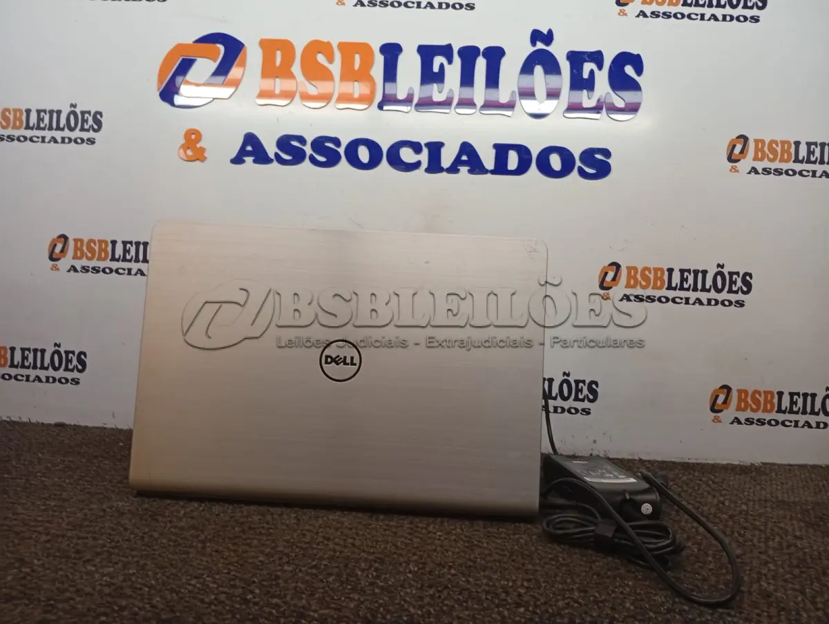 LOTE 100 - 01 NOTEBOOK DELL 17 POL" TECLADO NUMÉRICO I7 DE QUINTA GERAÇÃO 8 GB DE RAM SSD 250 GB WINDOWS ORIGINAL PLACA DE VÍDEO DEDICADA 2GB TOUCH SCREEN SEGURANDO BATERIA. (NO ESTADO) ATENÇÃO! FAZER A VISITAÇÃO ANTES DE ARREMATAR, NÃO SABEMOS SE FUNCIONA. LEILÃO NÃO TEM GARANTIA E NEM DEVOLUÇÃO, SUJEITO A POSSÍVEIS AVARIAS VISÍVEIS/OCULTAS E/OU AUSÊNCIA DE COMPONENTES.