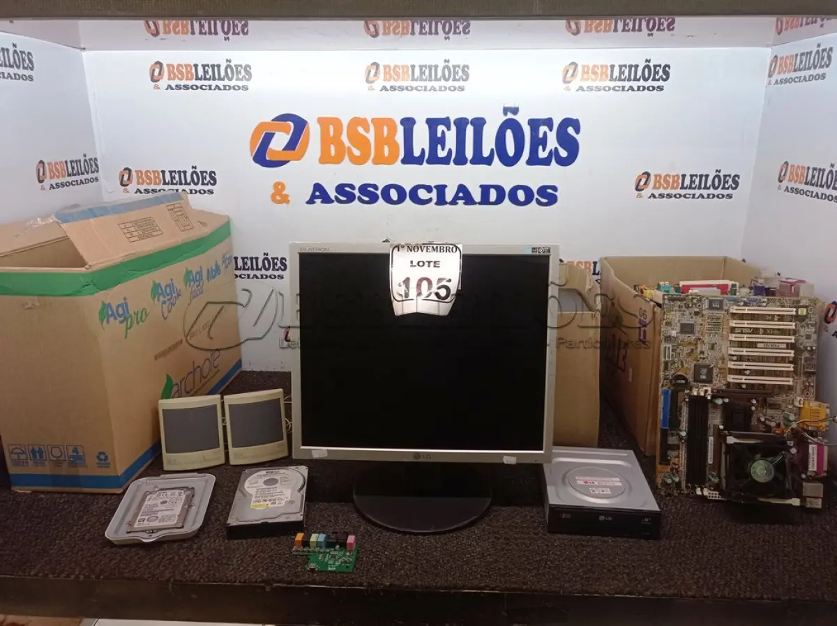 LOTE 105 - 01 SUCATA DE NOTEBOOK MARCA IBM, 01 MONITOR LCD P/PC, CAIXINHAS DE SOM P/PC, DIVERSOS TECLADOS, PLACAS MÃES P/PC E LEITORES DE CD. (NO ESTADO) ATENÇÃO! FAZER A VISITAÇÃO ANTES DE ARREMATAR, NÃO SABEMOS SE FUNCIONA. LEILÃO NÃO TEM GARANTIA E NEM DEVOLUÇÃO, SUJEITO A POSSÍVEIS AVARIAS VISÍVEIS/OCULTAS E/OU AUSÊNCIA DE COMPONENTES.