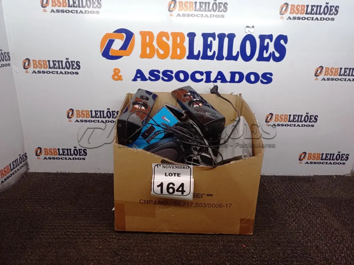 LOTE 164 - 01 LOTE C/VÁRIAS CAIXAS DE SOM P/PC MARCAS E MODELOS DIVERSOS. (NO ESTADO) ATENÇÃO! FAZER A VISITAÇÃO ANTES DE ARREMATAR, NÃO SABEMOS SE FUNCIONA. LEILÃO NÃO TEM GARANTIA E NEM DEVOLUÇÃO, SUJEITO A POSSÍVEIS AVARIAS VISÍVEIS/OCULTAS E/OU AUSÊNCIA DE COMPONENTES.
