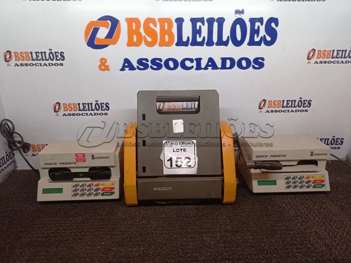 LOTE 152 - 02 RELÓGIOS DE PONTO MARCA CHRONOS E 01 MIMEÓGRAFO MARCA FACIT. (NO ESTADO) ATENÇÃO! FAZER A VISITAÇÃO ANTES DE ARREMATAR, NÃO SABEMOS SE FUNCIONA. LEILÃO NÃO TEM GARANTIA E NEM DEVOLUÇÃO, SUJEITO A POSSÍVEIS AVARIAS VISÍVEIS/OCULTAS E/OU AUSÊNCIA DE COMPONENTES.