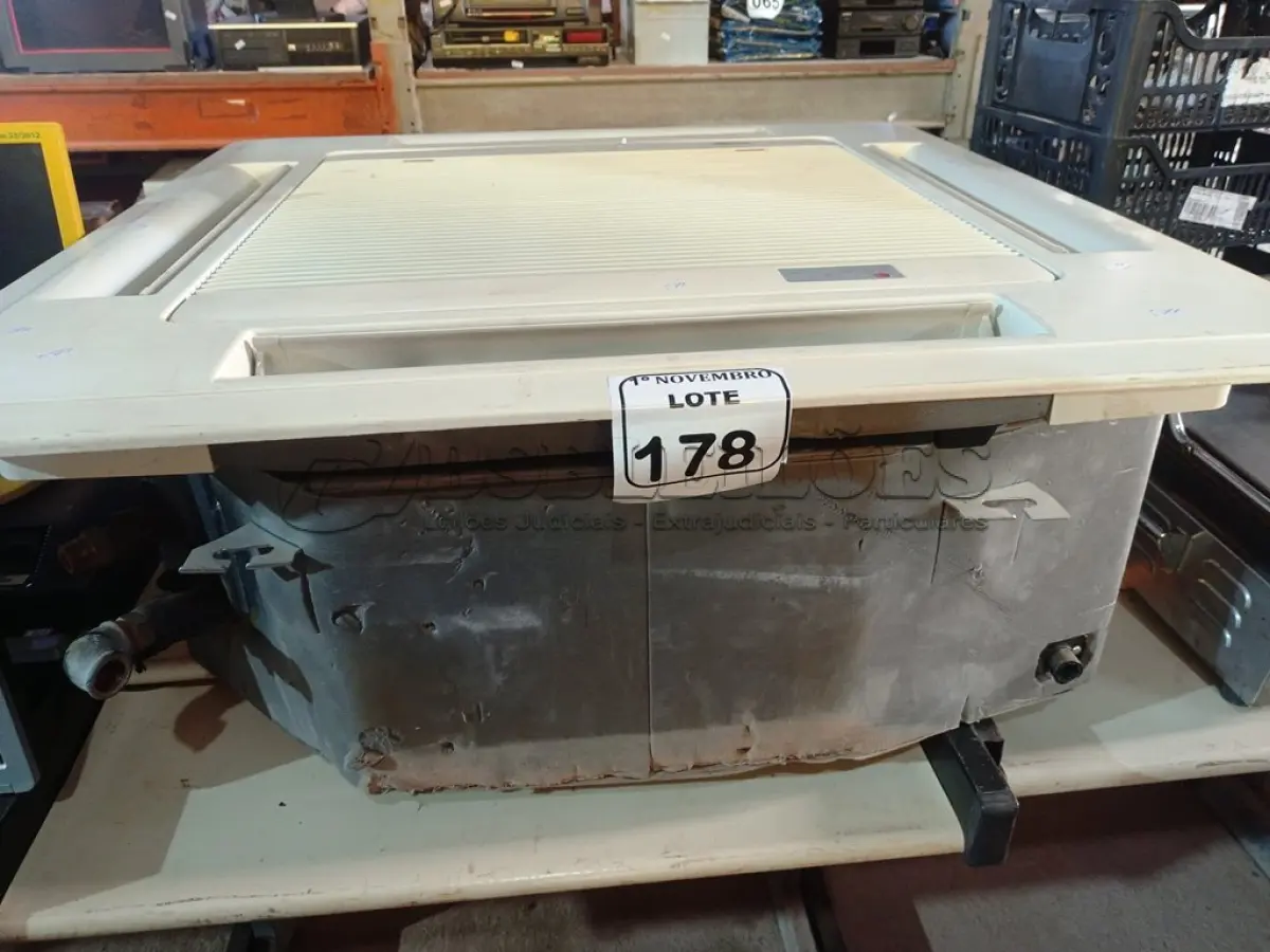 LOTE 178 - 01 EVAPORADORA DE TETO K7 MARCA YORK. (NO ESTADO) ATENÇÃO! FAZER A VISITAÇÃO ANTES DE ARREMATAR, NÃO SABEMOS SE FUNCIONA. LEILÃO NÃO TEM GARANTIA E NEM DEVOLUÇÃO, SUJEITO A POSSÍVEIS AVARIAS VISÍVEIS/OCULTAS E/OU AUSÊNCIA DE COMPONENTES.