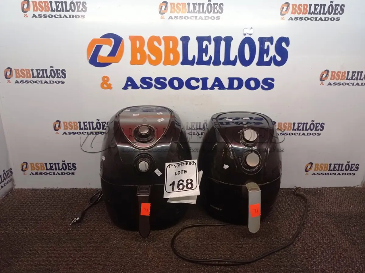 LOTE 168 - 02 AIR FRYES MARCAS PHILCO E MONDIAL. (NO ESTADO) ATENÇÃO! FAZER A VISITAÇÃO ANTES DE ARREMATAR, NÃO SABEMOS SE FUNCIONA. LEILÃO NÃO TEM GARANTIA E NEM DEVOLUÇÃO, SUJEITO A POSSÍVEIS AVARIAS VISÍVEIS/OCULTAS E/OU AUSÊNCIA DE COMPONENTES.
