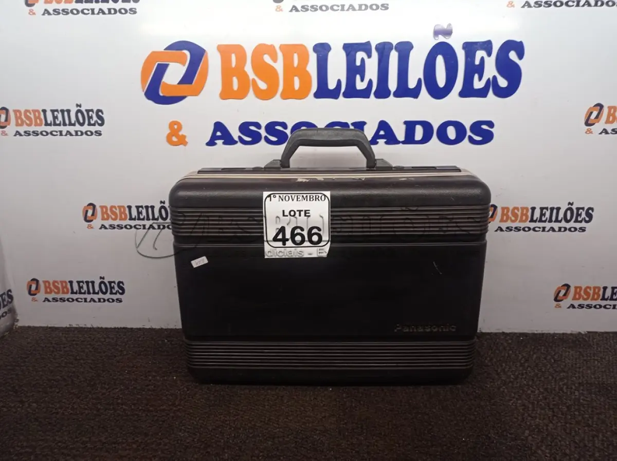 LOTE 466 - 01 FILMADORA PANASONIC. (NO ESTADO) ATENÇÃO! FAZER A VISITAÇÃO ANTES DE ARREMATAR, NÃO SABEMOS SE FUNCIONA. LEILÃO NÃO TEM GARANTIA E NEM DEVOLUÇÃO, SUJEITO A POSSÍVEIS AVARIAS VISÍVEIS/OCULTAS E/OU AUSÊNCIA DE COMPONENTES.