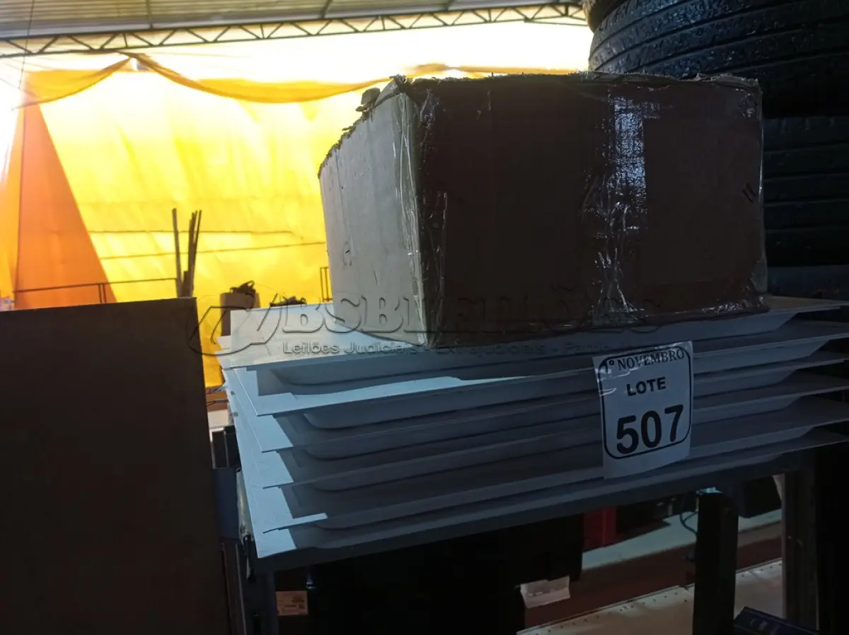 LOTE 507 - 06 PAINÉIS DE LED. (NO ESTADO) ATENÇÃO! FAZER A VISITAÇÃO ANTES DE ARREMATAR, NÃO SABEMOS SE FUNCIONA. LEILÃO NÃO TEM GARANTIA E NEM DEVOLUÇÃO, SUJEITO A POSSÍVEIS AVARIAS VISÍVEIS/OCULTAS E/OU AUSÊNCIA DE COMPONENTES.