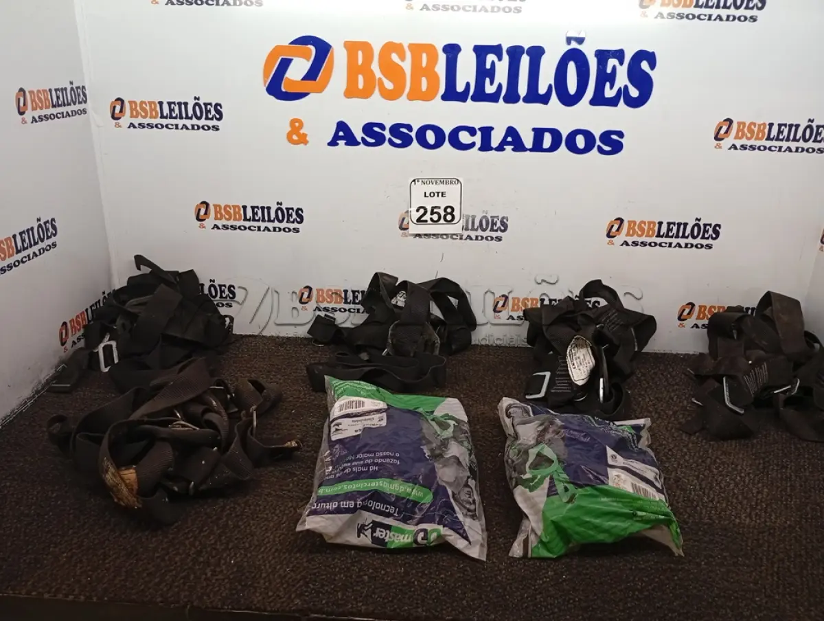 LOTE 258 - 07 CINTOS DE SEGURANÇA PARAQUEDISTA. (NO ESTADO) ATENÇÃO! FAZER A VISITAÇÃO ANTES DE ARREMATAR, NÃO SABEMOS SE FUNCIONA. LEILÃO NÃO TEM GARANTIA E NEM DEVOLUÇÃO, SUJEITO A POSSÍVEIS AVARIAS VISÍVEIS/OCULTAS E/OU AUSÊNCIA DE COMPONENTES.