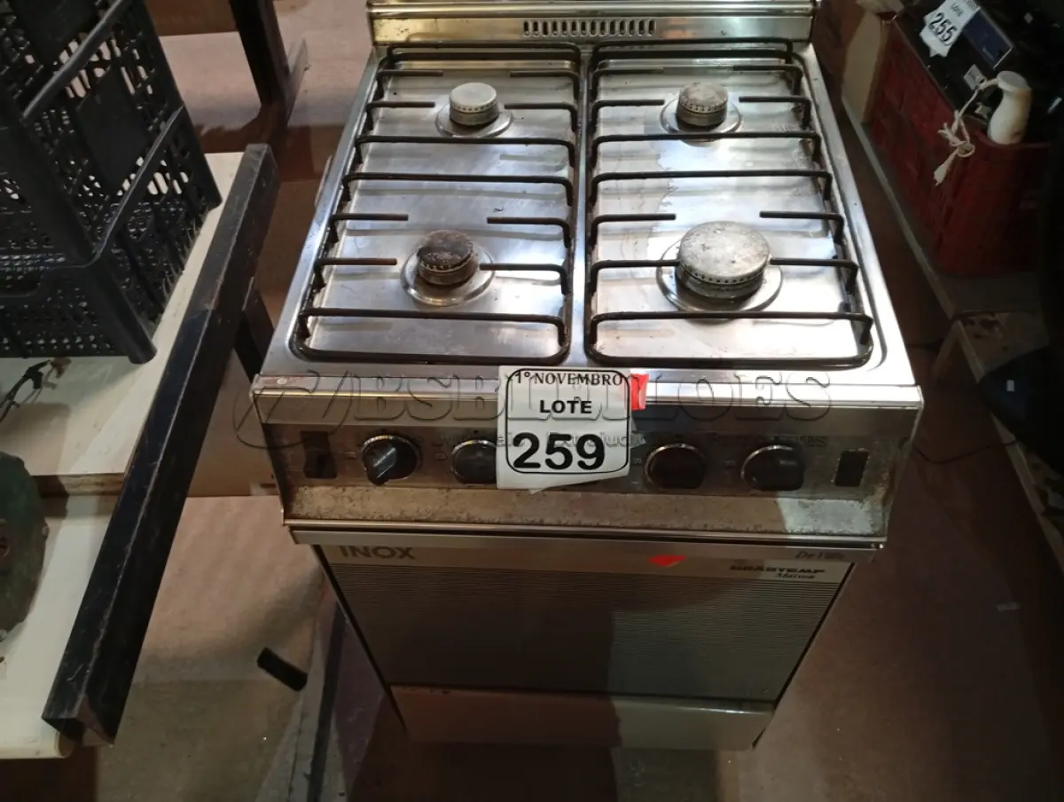 LOTE 259 - 01 FOGÃO 04 BOCAS MARCA BRASTEMP. (NO ESTADO) ATENÇÃO! FAZER A VISITAÇÃO ANTES DE ARREMATAR, NÃO SABEMOS SE FUNCIONA. LEILÃO NÃO TEM GARANTIA E NEM DEVOLUÇÃO, SUJEITO A POSSÍVEIS AVARIAS VISÍVEIS/OCULTAS E/OU AUSÊNCIA DE COMPONENTES.