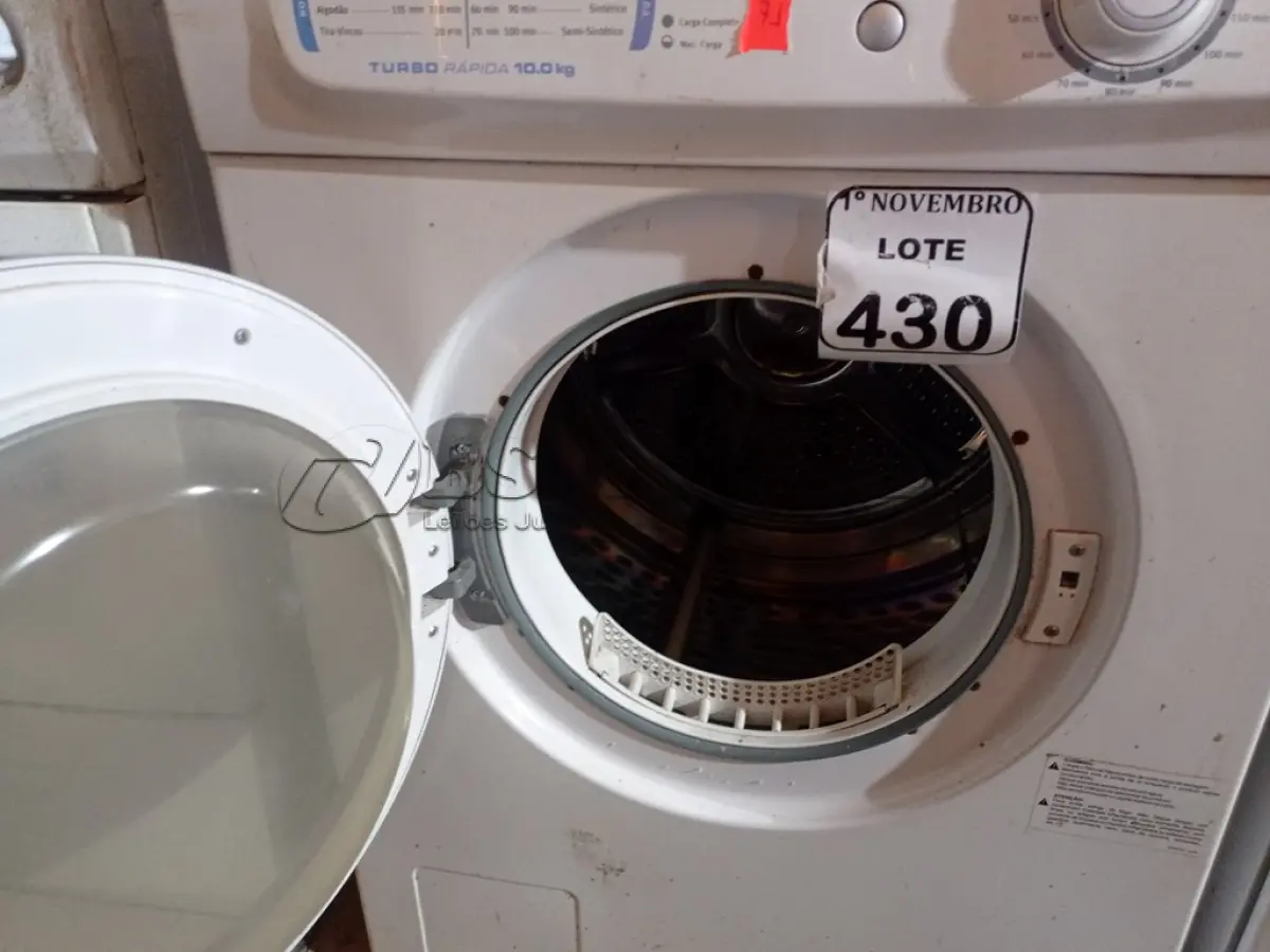 LOTE 430 - 01 MÁQUINA DE LAVAR MARCA ELECTROLUX 10KG 220V. (NO ESTADO) ATENÇÃO! FAZER A VISITAÇÃO ANTES DE ARREMATAR, NÃO SABEMOS SE FUNCIONA. LEILÃO NÃO TEM GARANTIA E NEM DEVOLUÇÃO, SUJEITO A POSSÍVEIS AVARIAS VISÍVEIS/OCULTAS E/OU AUSÊNCIA DE COMPONENTES.