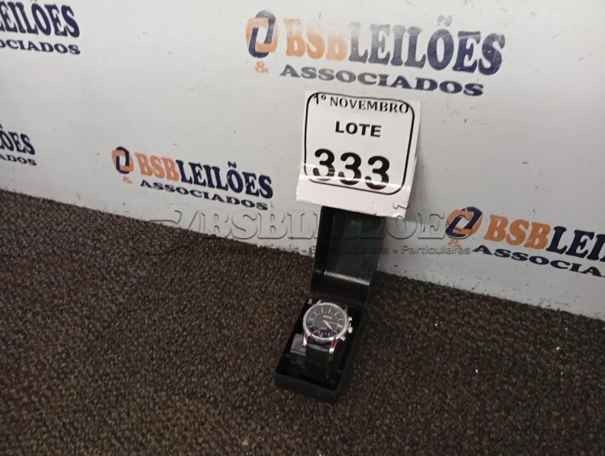 LOTE 333 - 01 RELÓGIO DE PULSO. (NO ESTADO) ATENÇÃO! FAZER A VISITAÇÃO ANTES DE ARREMATAR, NÃO SABEMOS SE FUNCIONA. LEILÃO NÃO TEM GARANTIA E NEM DEVOLUÇÃO, SUJEITO A POSSÍVEIS AVARIAS VISÍVEIS/OCULTAS E/OU AUSÊNCIA DE COMPONENTES.