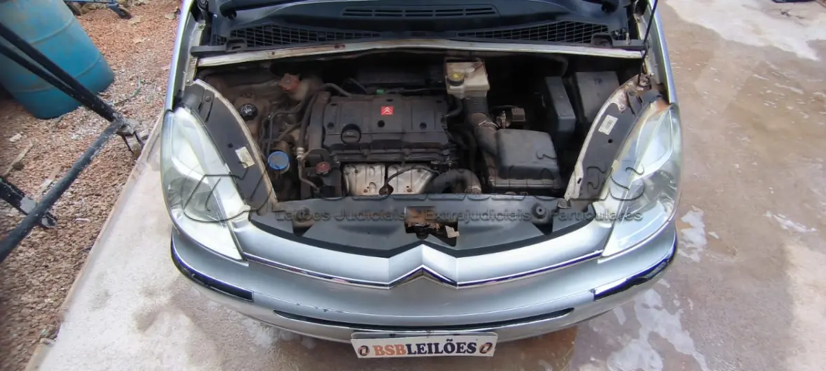 LOTE 011 - 01 CITROEN XSARA PICASSO II16GLXF ALCOOL/GASOLINA, NA COR PRATA, ANO 2010/2011.TODOS OS DOCUMENTOS DE 2024 PAGOS. (NO ESTADO)