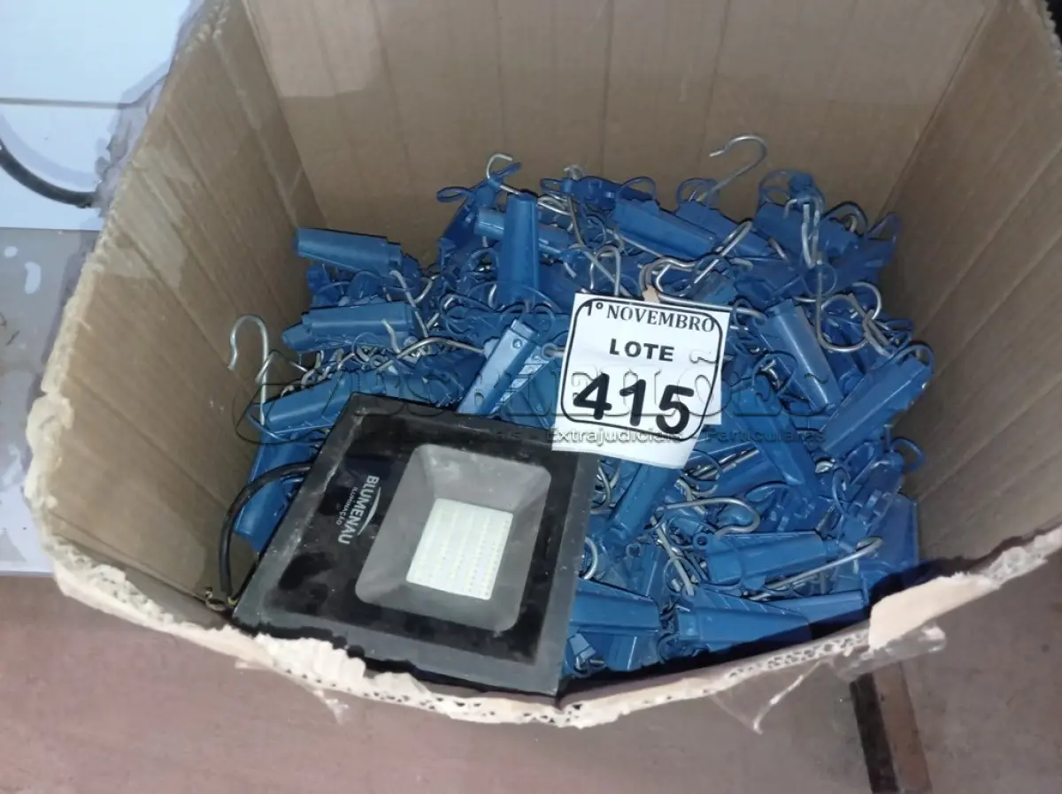 LOTE 415 - 01 LOTE COM DIVERSOS ESTICADORES. (NO ESTADO) ATENÇÃO! FAZER A VISITAÇÃO ANTES DE ARREMATAR, NÃO SABEMOS SE FUNCIONA. LEILÃO NÃO TEM GARANTIA E NEM DEVOLUÇÃO, SUJEITO A POSSÍVEIS AVARIAS VISÍVEIS/OCULTAS E/OU AUSÊNCIA DE COMPONENTES.