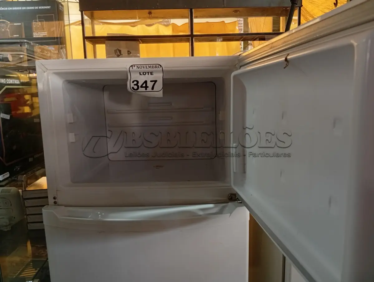 LOTE 347 - 01 GELADEIRA CONSUL 220V. (NO ESTADO) ATENÇÃO! FAZER A VISITAÇÃO ANTES DE ARREMATAR, NÃO SABEMOS SE FUNCIONA. LEILÃO NÃO TEM GARANTIA E NEM DEVOLUÇÃO, SUJEITO A POSSÍVEIS AVARIAS VISÍVEIS/OCULTAS E/OU AUSÊNCIA DE COMPONENTES.