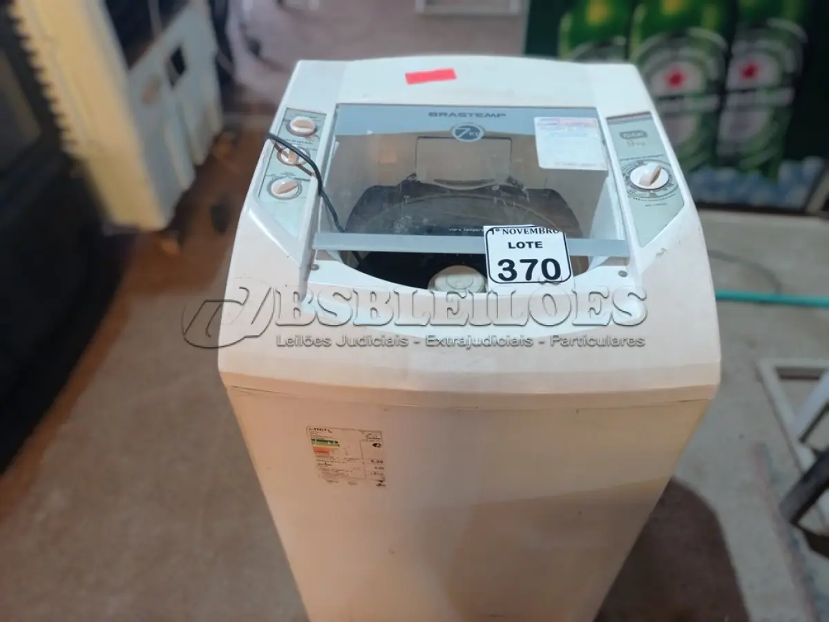 LOTE 370 - 01 MÁQUINA DE LAVAR ROUPAS BRASTEMP C/AVARIAS. (NO ESTADO) ATENÇÃO! FAZER A VISITAÇÃO ANTES DE ARREMATAR, NÃO SABEMOS SE FUNCIONA. LEILÃO NÃO TEM GARANTIA E NEM DEVOLUÇÃO, SUJEITO A POSSÍVEIS AVARIAS VISÍVEIS/OCULTAS E/OU AUSÊNCIA DE COMPONENTES.