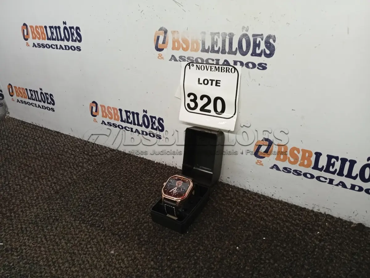 LOTE 320 - 01 RELÓGIO DE PULSO. (NO ESTADO) ATENÇÃO! FAZER A VISITAÇÃO ANTES DE ARREMATAR, NÃO SABEMOS SE FUNCIONA. LEILÃO NÃO TEM GARANTIA E NEM DEVOLUÇÃO, SUJEITO A POSSÍVEIS AVARIAS VISÍVEIS/OCULTAS E/OU AUSÊNCIA DE COMPONENTES.