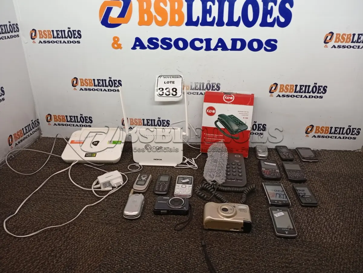 LOTE 338 - 02 ROTEADORES, 01 MÁQUINA FOTOGRÁFICA E ELETRÔNICOS DIVERSOS. (NO ESTADO) ATENÇÃO! FAZER A VISITAÇÃO ANTES DE ARREMATAR, NÃO SABEMOS SE FUNCIONA. LEILÃO NÃO TEM GARANTIA E NEM DEVOLUÇÃO, SUJEITO A POSSÍVEIS AVARIAS VISÍVEIS/OCULTAS E/OU AUSÊNCIA DE COMPONENTES.