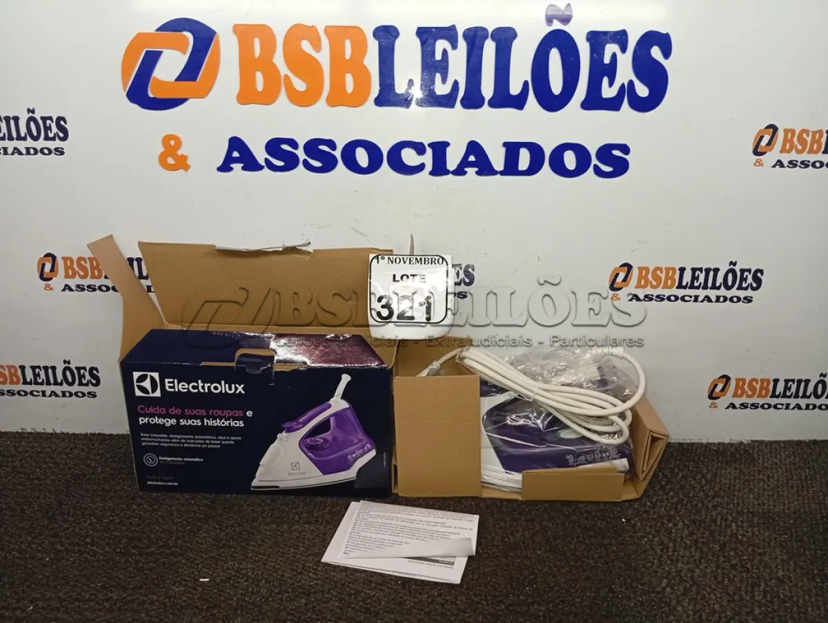 LOTE 321 - 01 FERRO A VAPOR P/ PASSAR ROUPAS ELECTROLUX COR BRANCA C/ROXO (NOVO). (NO ESTADO) ATENÇÃO! FAZER A VISITAÇÃO ANTES DE ARREMATAR, NÃO SABEMOS SE FUNCIONA. LEILÃO NÃO TEM GARANTIA E NEM DEVOLUÇÃO, SUJEITO A POSSÍVEIS AVARIAS VISÍVEIS/OCULTAS E/OU AUSÊNCIA DE COMPONENTES.