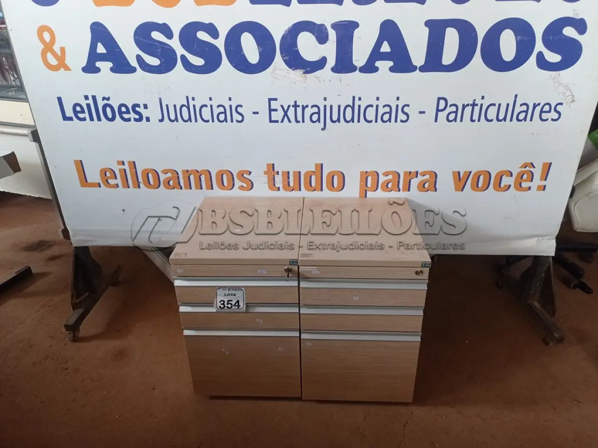 LOTE 354 - 02 GAVETEIROS COM 03 GAVETAS CADA. (NO ESTADO) ATENÇÃO! FAZER A VISITAÇÃO ANTES DE ARREMATAR, NÃO SABEMOS SE FUNCIONA. LEILÃO NÃO TEM GARANTIA E NEM DEVOLUÇÃO, SUJEITO A POSSÍVEIS AVARIAS VISÍVEIS/OCULTAS E/OU AUSÊNCIA DE COMPONENTES.